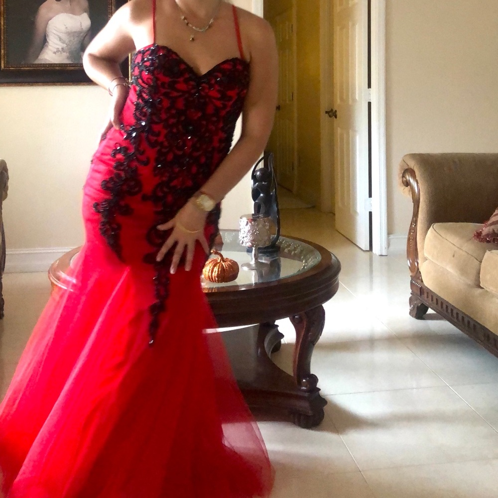 Dave & Johnny Red & Black beaded Gown